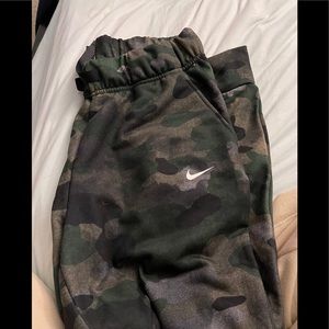 Nike fleece camo joggers XS